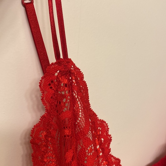 Victoria's Secret - Picture 6 of 9